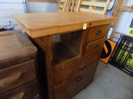 5 Drawer Wooden Dresser with Storage Cupboard on Top, MISSING CIUPBOARD DOO