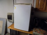 White GE Dorm Size Refrigerator with Top Freezer ( Back Room)
