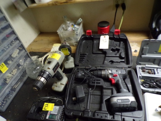 Porter Cable 14.4 V 3/8'' Drill/Driver and 14.4 V Flashlight with (2) Batte