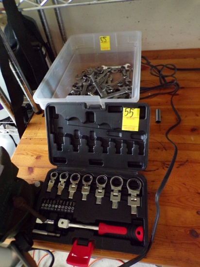 Tote of Assort. Wrenches, Mostly Craftsman and Metric Flex Head Ratcheting