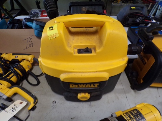 DeWalt Corded/Cordless 18 V 2 Gal. Wet/Dry Vacuum Model DC500 with Hose and