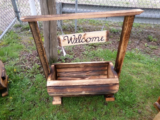 Burned Finish ''Welcome'' Heart Shaped Planter (6022)