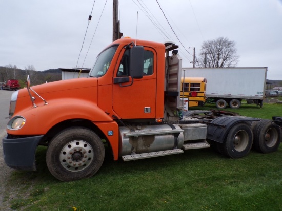 2007 Freightliner Columbia Day Cab Tandem Axle Truck Tractor, Orange, Detro