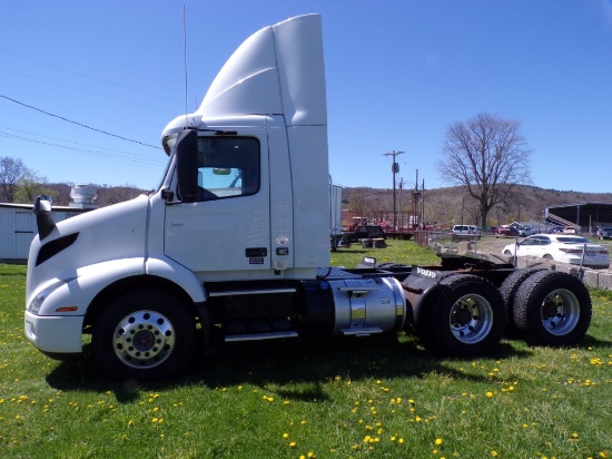 2019 Volvo VNR Tandem Axle Truck Tractor, Day Cab, Auto, 425 HP D13 Engine,