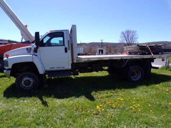 2005 GMC C5500 Dually Truck, White, 4 x4, Auto, Duramax Diesel Engine, 14.5
