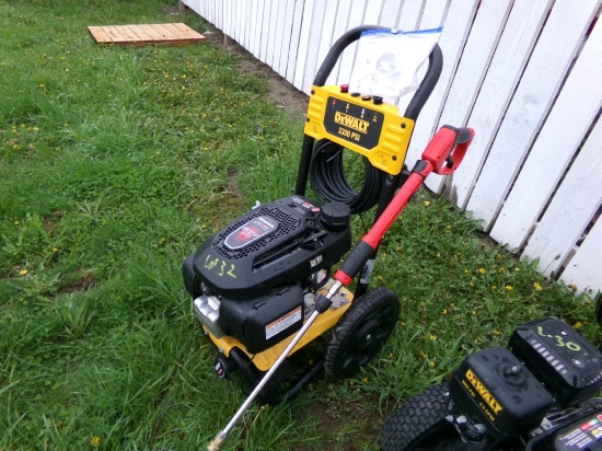 DeWalt 3300 psi Pressure Washer, Gas Powered, Like New (5621)