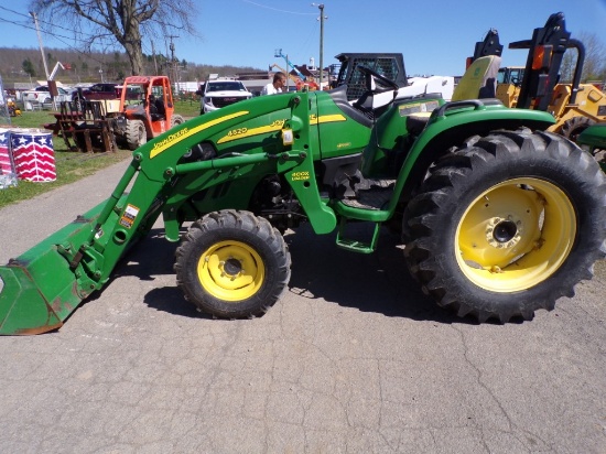 John Deere 4520 Compact Tractor w400CX Loader, Hydro., 1000 Hours, Runs & D