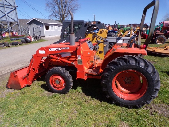 Kubota L2550 4wd Compact Tractor w/Loader, Shuttle Shift, Left Hand Reverse