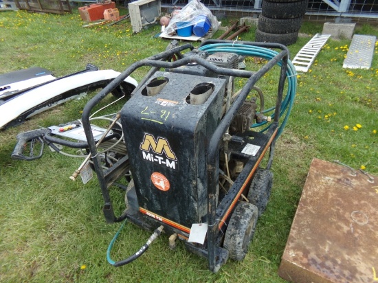 MITM 2500 psi Pressure Washer, Runs and Heats, PUMP NEEDS WORK (9615)