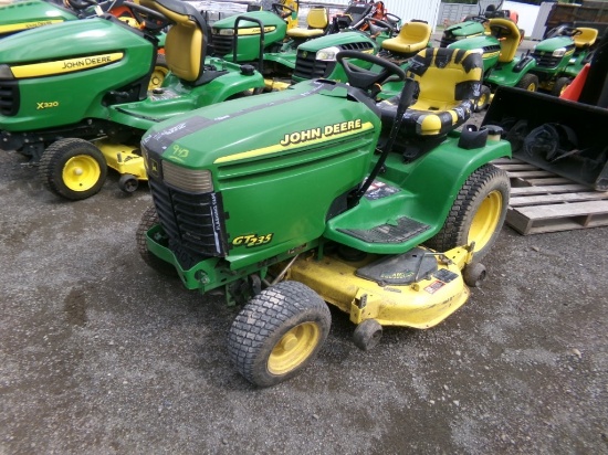 John Deere GT235 with 48'' Deck, 18 HP V-Twin, SN 047264