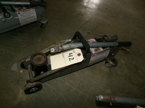 Gray ''Mac'' Compact 2 Ton Floor Jack