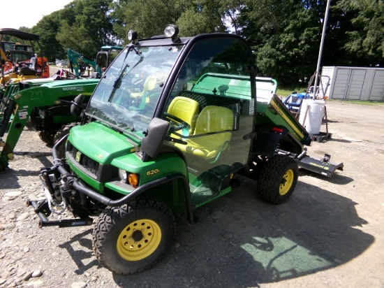 John Deere Gater XUV 620 , E.F.I., Front Hydraulic Winch, Full Glass Cab, P