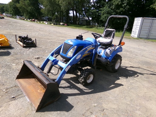New Holland Boomer 1025 4 WD Compact with Boomer 210 TL Loader, 48'' Bucket