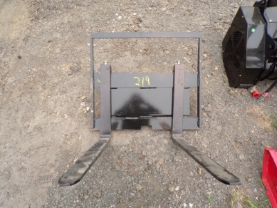 New Giyi 29'' Hyd. Mini Skid Steer Adj. Pallet Forks, CYHC