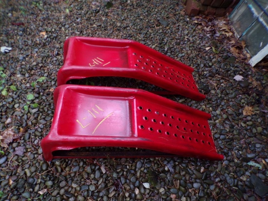 Set of Drive On Car Ramps, Red (Outside)