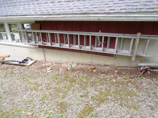 25' Aluminum Extension Ladder (Shed)