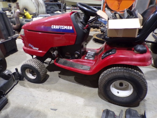 Craftsman DYT4000 Riding Mower w/ 42'' Deck, 18-5 H.P Briggs & Stration Eng
