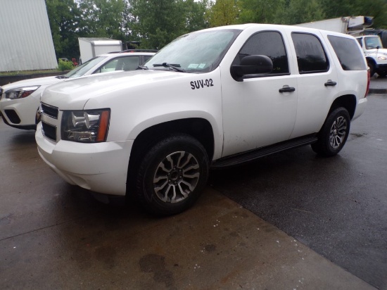 2013 Chevy Tahoe- White, 4 WD, 5.3L Voltec Eng, PASSANGER MIRRIOR AND FRONT