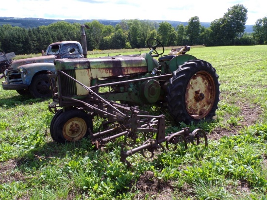 John Deere 530 Tractor, Gas Engine, Rear hyd.3 pth, Rear PTO, Has Under Mou