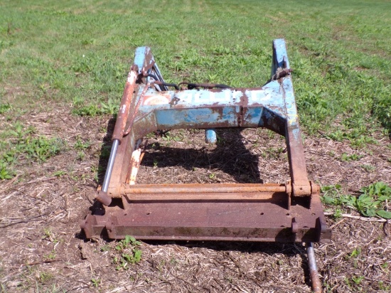 Allied 660 Loader Frame And 72'' Bucket w/(2) 8-Lug Blue Rim Centers, And (