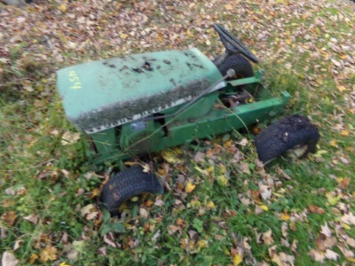 John Deere 110 Hydraulic Lift with Engine and Deck, MISSING REAR BODY WORK