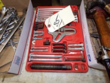 Puller Set in a Red Tray