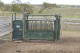 Big Valley cattle chute w/self catching head gate