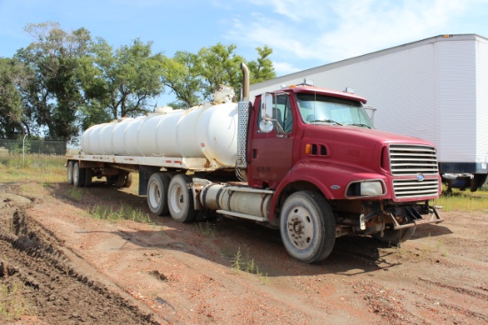 1996 Ford AeroMax Detroit 50 Semi with Troxel Trailer