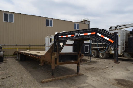 2012 32' PJ Flatbed Trailer