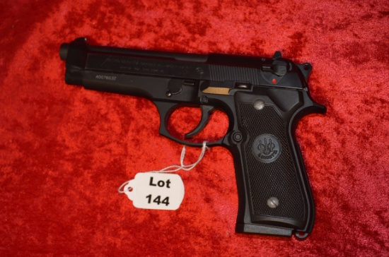 Beretta, Model 92FS, 9 mm. Pistol