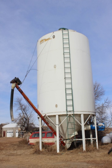 Amber Waves 3800 bu. Hopper Bottom Bin