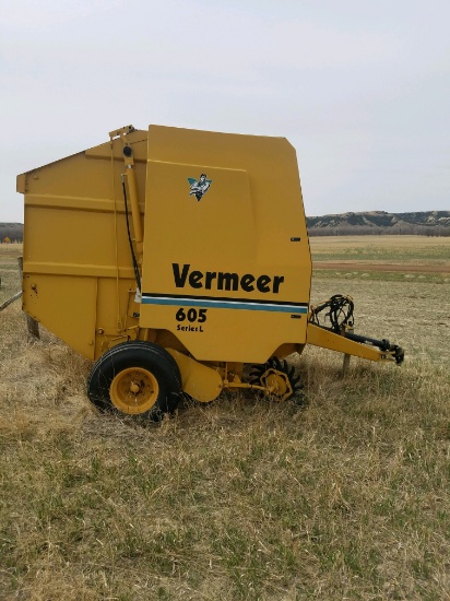 Vermeer 605L Round Baler