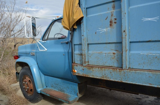 1974 GMC 6000 V-8 Truck