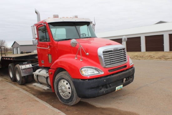 2006 Freightliner Truck w. Day Cab