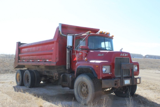 1986 Mack DP 600 Dump Truck