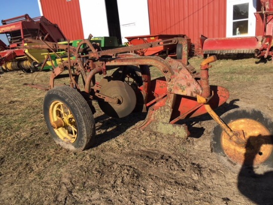 Minneapolis Moline 2-bottom pull plow w/clutch lift & round spoke rims