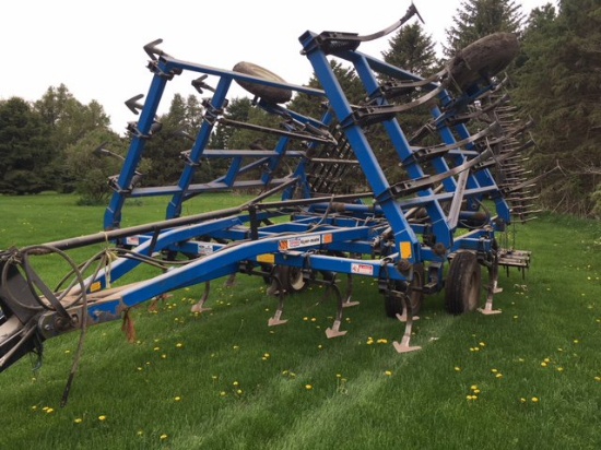 DMI Tiger-Mate 22' field cultivator S.#222211 w/5-bar spike tooth harrow.