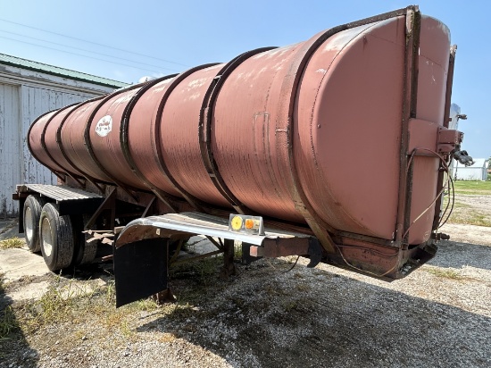 26ft T/A2500gal. Tanker