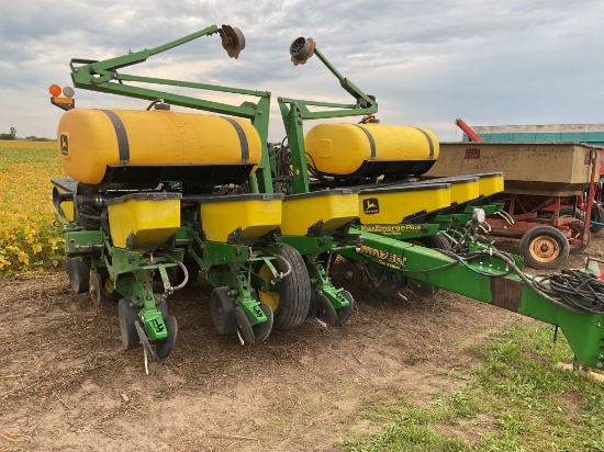 John Deere 1760 Planter