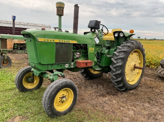 John Deere 2510