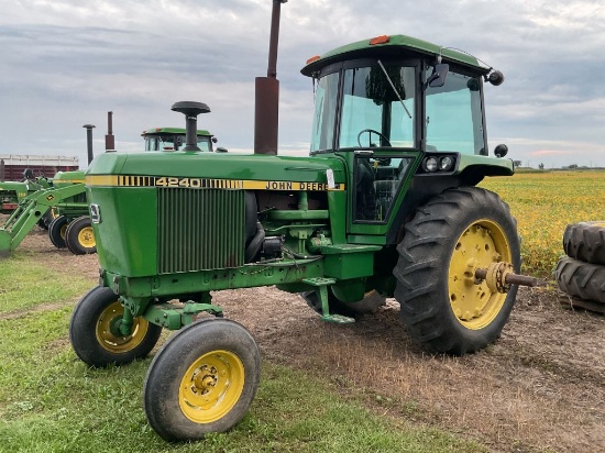 John Deere 4240