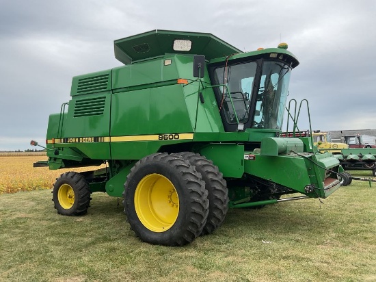 John Deere 9600 Combine