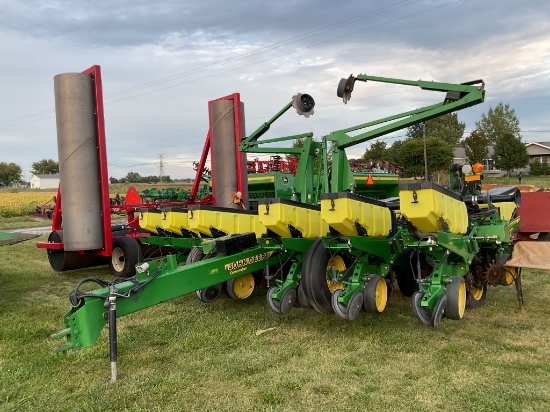 John Deere 1760 12R Wing Fold Planter