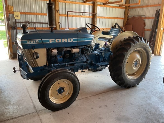 Ford 2910 Gas Utility Tractor