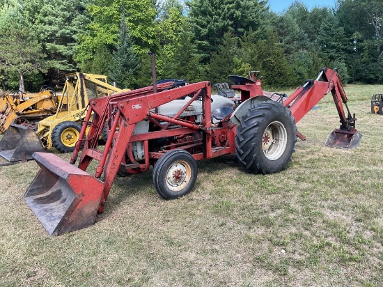 Ford 800 Gas Tractor/Loader/Backhoe