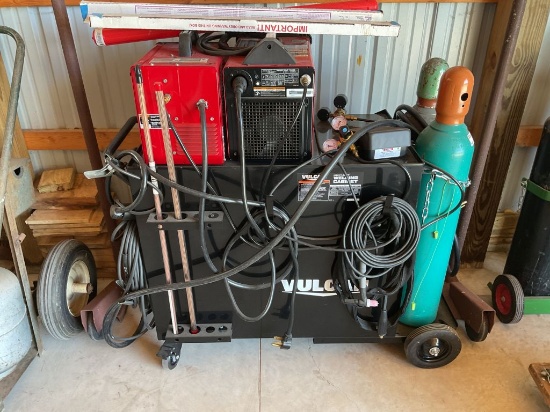 Lincoln Square Wave Tig 200 welder on cart