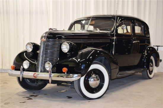 1937 PONTIAC DELUXE SEDAN