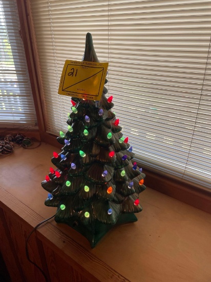 Ceramic Christmas tree very good condition no issues