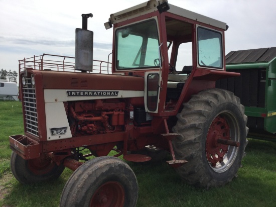 (46A) - 856 IH Tractor