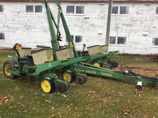 John Deere 7200 8 Row Planter